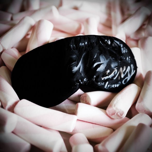 "Explora Nuevas Sensaciones: Antifaz para Encender la Pasión y el Misterio" - Lover Dreams