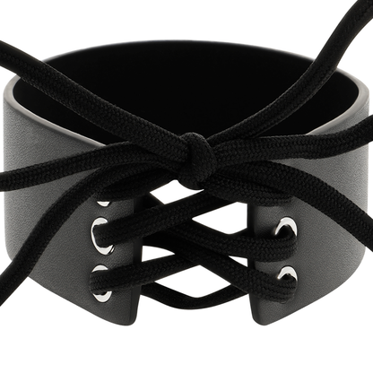Collar Ajustable Coquette Chic Desire: Estilo BDSM y Fetish en PU Leather Vegano para Looks Atrevidos