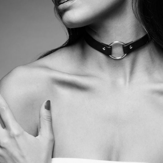 Collar Maze: Estilo BDSM Vegano y Ajustable para Look Atrevido y Juegos Bondage
