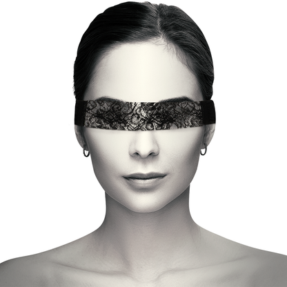 Antifaz de Encaje Negro con Cinta - Coquette Chic Desire